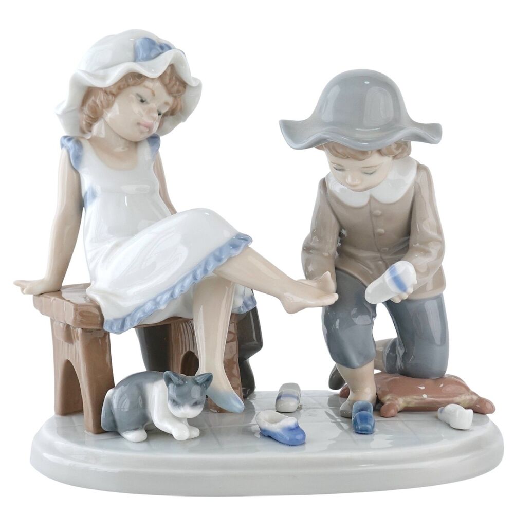 Lladro 5361"Try This One" Boy Girl Cat Shoes Porcelain Figurine RARE Retired
